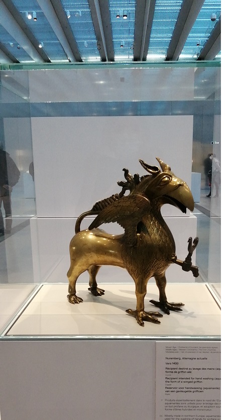 Nuremberg vers 1400 récipient en forme de griffon ailé destiné au lavage des mains